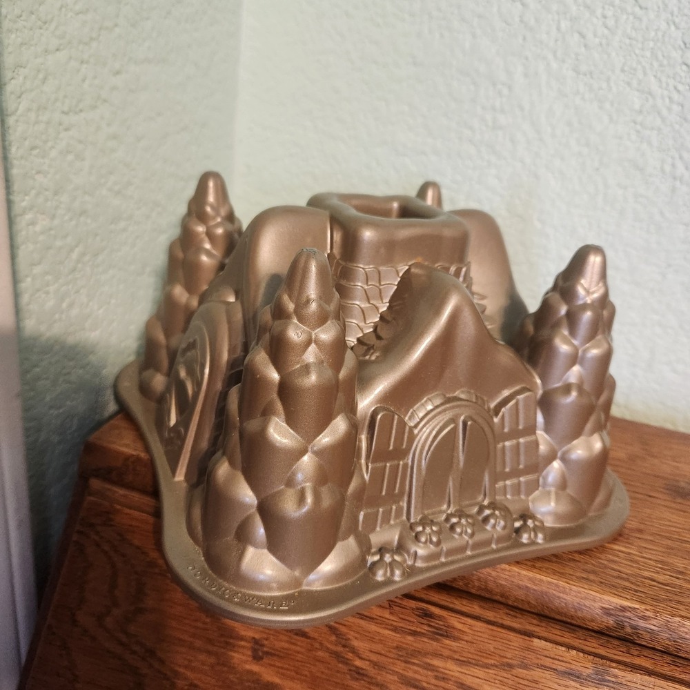 Nordic Ware Hansel & Gretel Bundt Cake Pan Mold Gingerbread‎ Castle Cottage